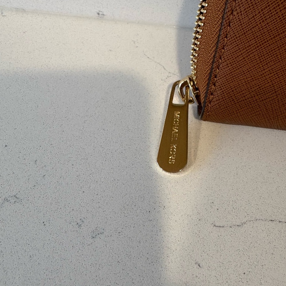 MICHAEL KORS Brown Saffiano Zip Around clutch Wallet - Picture 4 of 8
